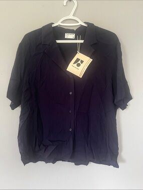 Frank & Oak Short Sleeve Button-Down Blouse in Navy Large